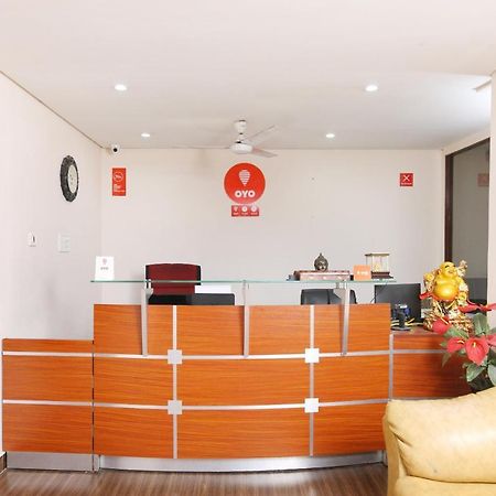 Oyo 1001 Palmtree Corporate Anna Nagar Hotel Madras Buitenkant foto