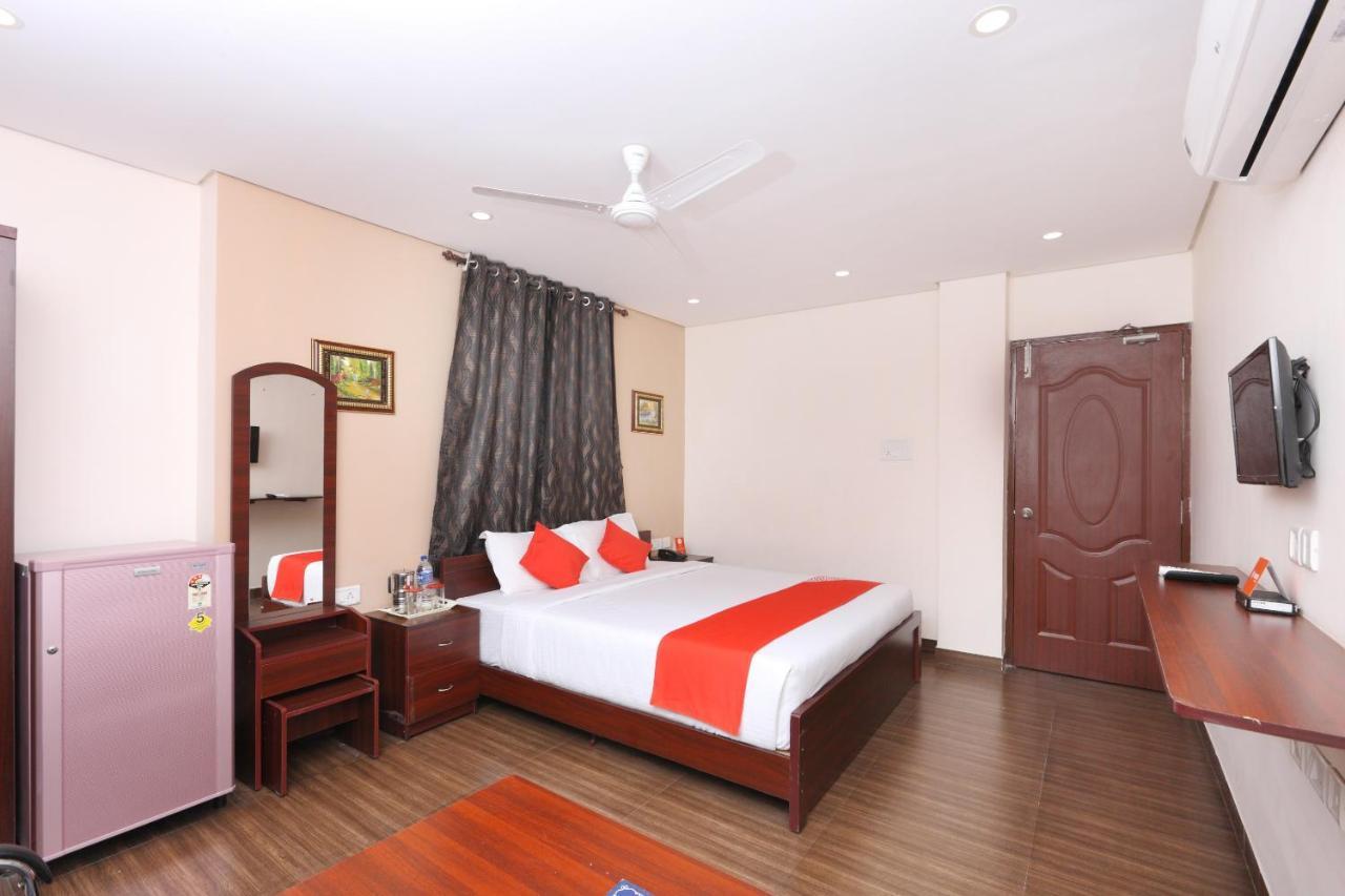 Oyo 1001 Palmtree Corporate Anna Nagar Hotel Madras Buitenkant foto