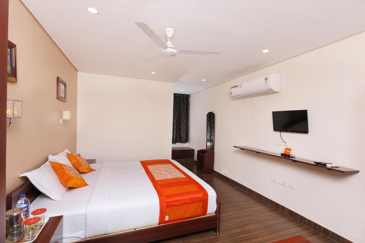 Oyo 1001 Palmtree Corporate Anna Nagar Hotel Madras Buitenkant foto