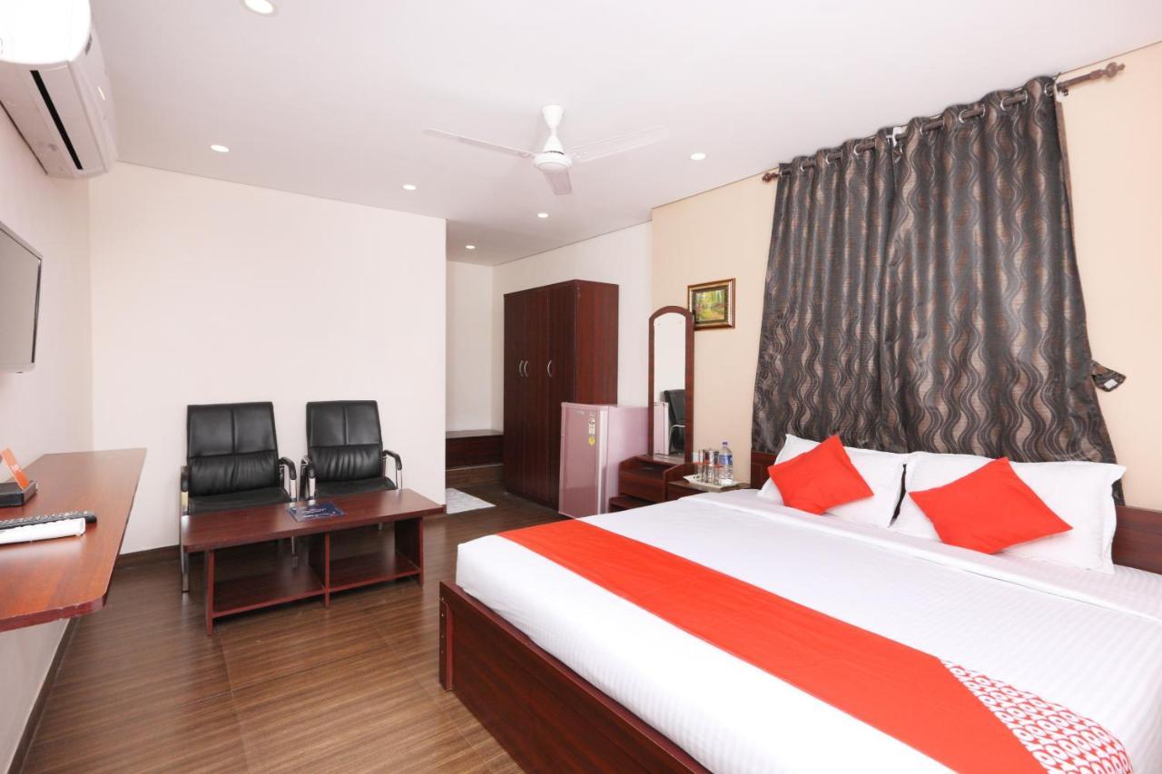 Oyo 1001 Palmtree Corporate Anna Nagar Hotel Madras Buitenkant foto