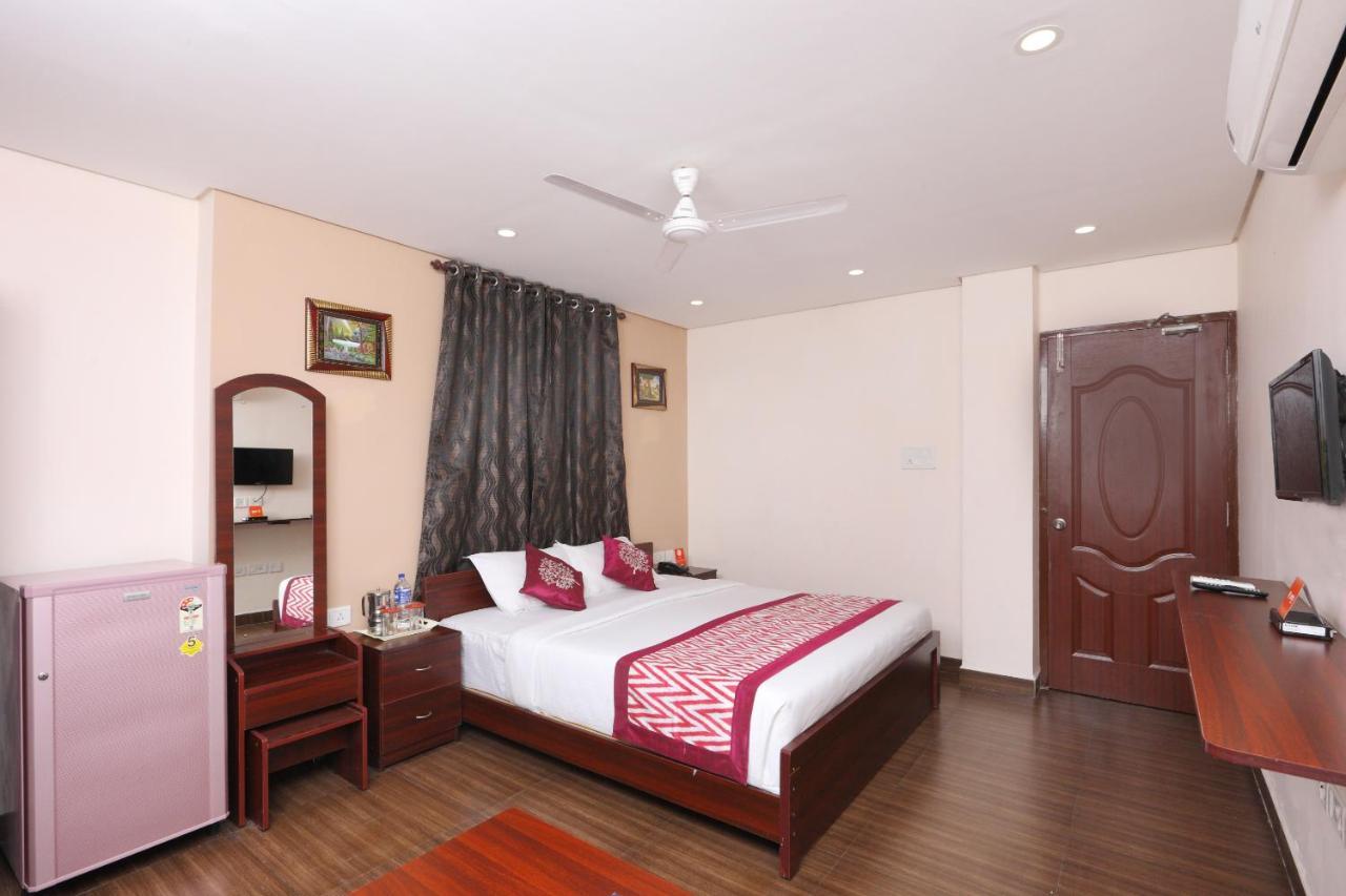 Oyo 1001 Palmtree Corporate Anna Nagar Hotel Madras Buitenkant foto