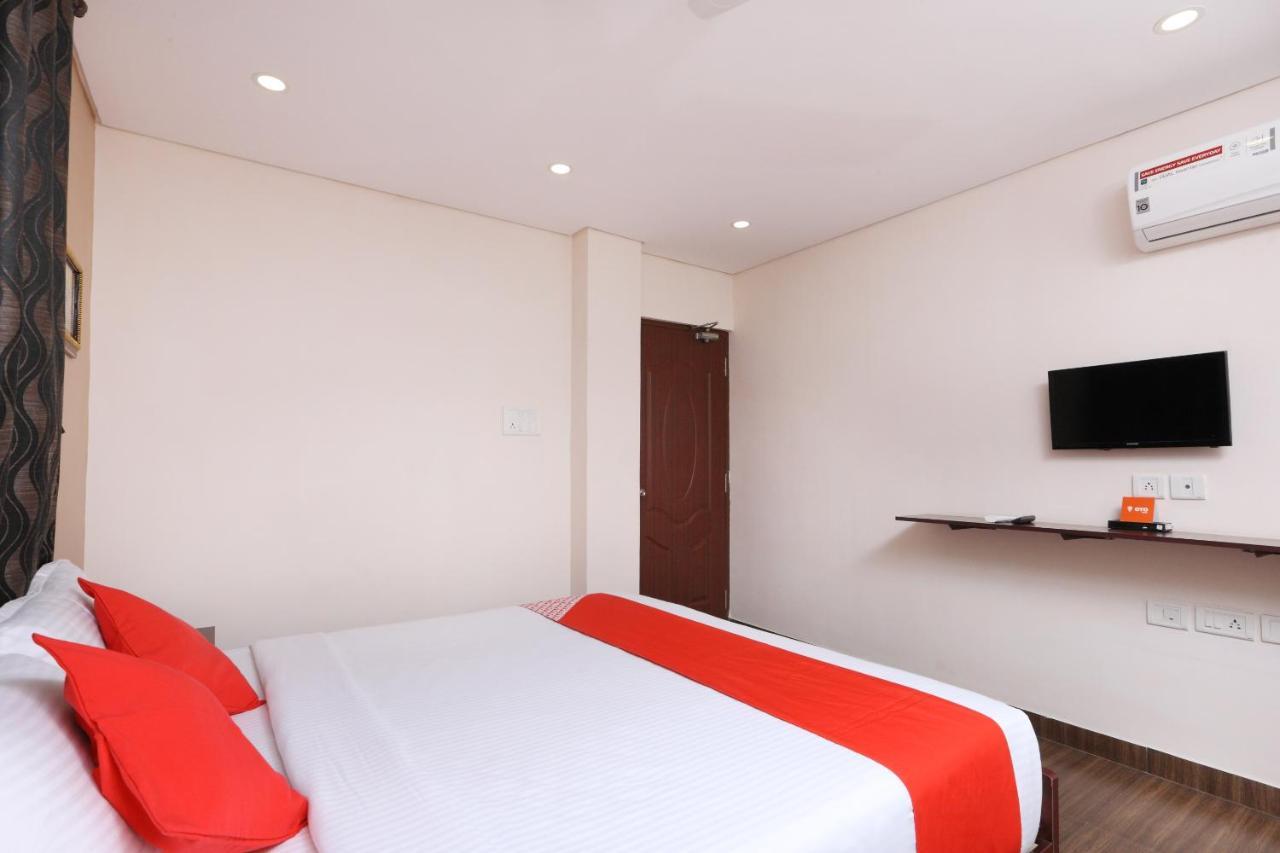 Oyo 1001 Palmtree Corporate Anna Nagar Hotel Madras Buitenkant foto