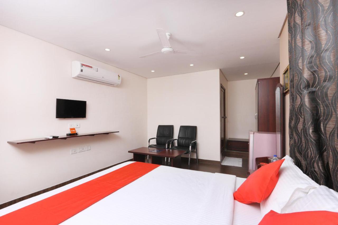 Oyo 1001 Palmtree Corporate Anna Nagar Hotel Madras Buitenkant foto